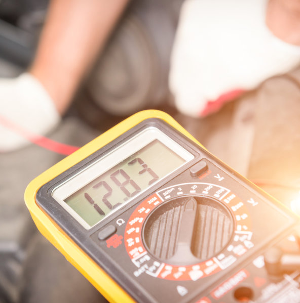 Electrical measurements with multimeter tester